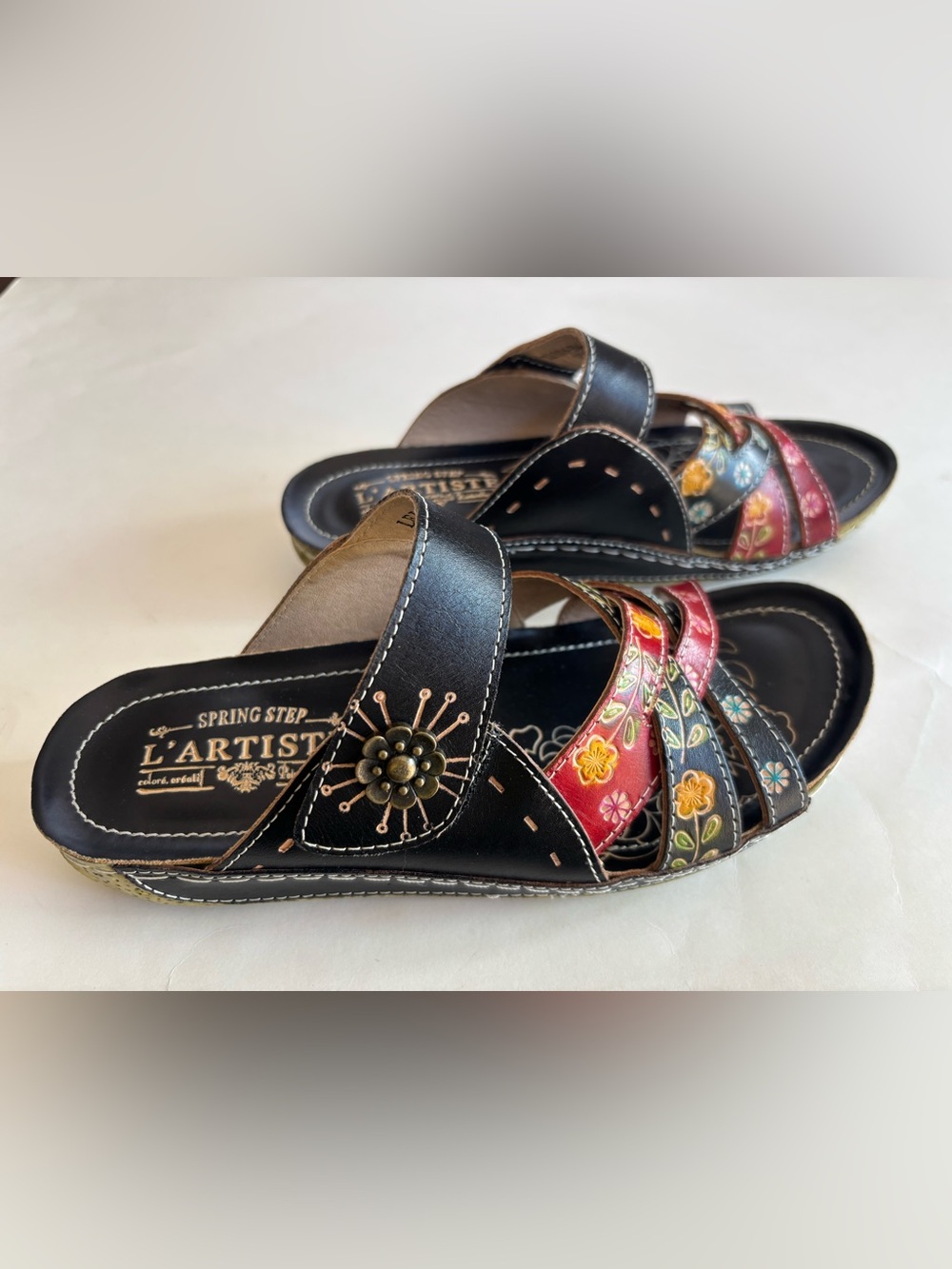 L’Artiste Sandals - Women’s Leather Wedge Sandals with Painted Flowers. Size 6.5
